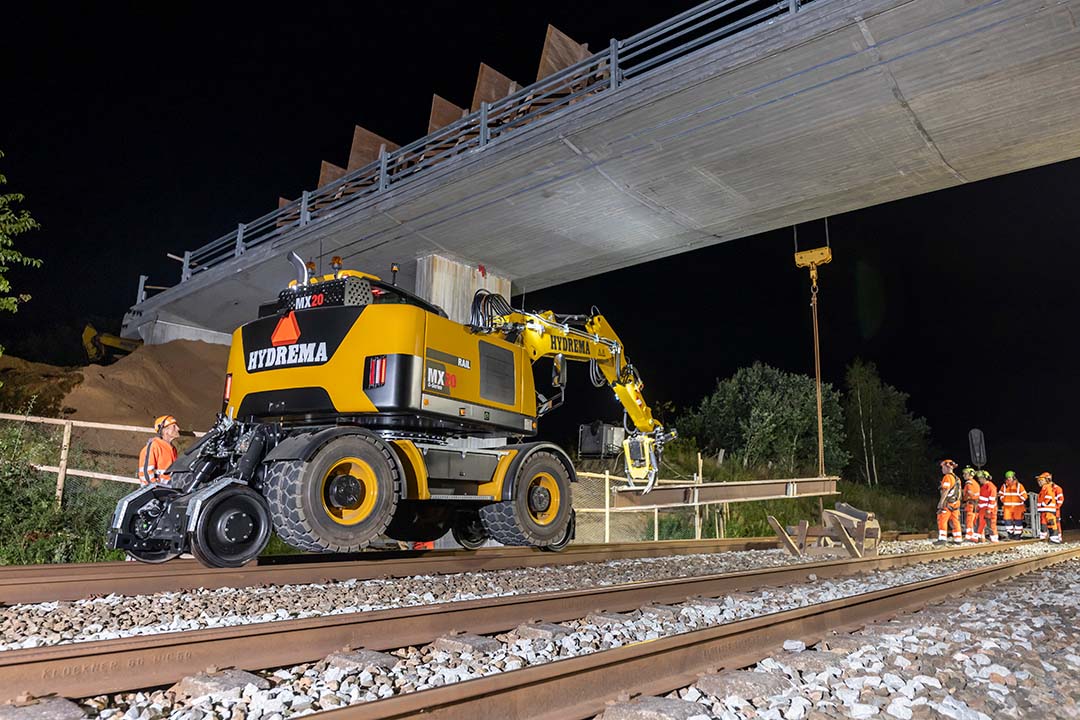 MX20G RAIL Laying Railway Tracks